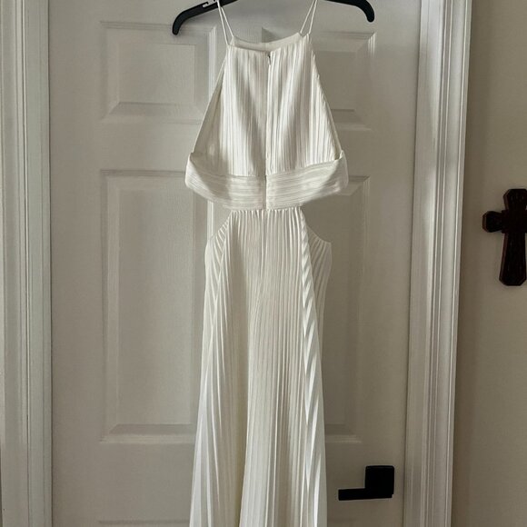 Aiifos Arianna Cutout Pleated Gown. Size 6 - Picture 8 of 11